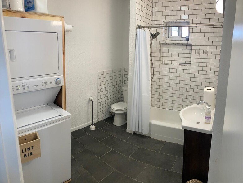 Building Photo - 2202 Lexington Ave