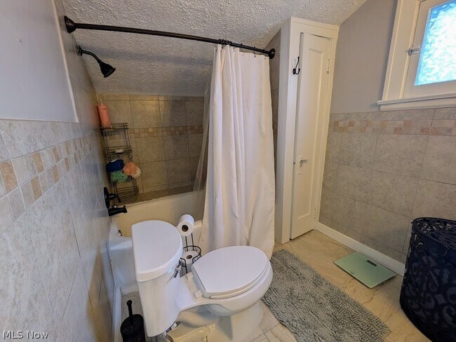 Building Photo - 1902 Harding Dr