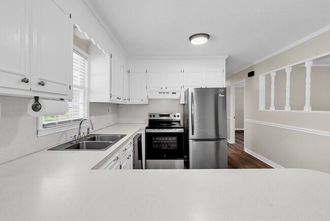 Building Photo - 1354 Rogers Rd