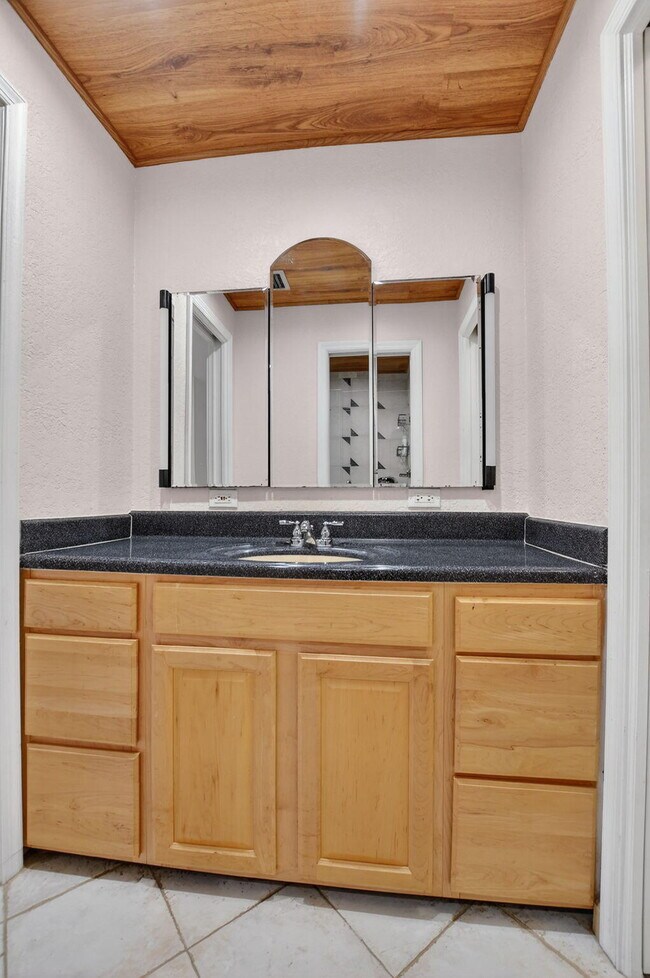 Building Photo - 6671 Via Regina