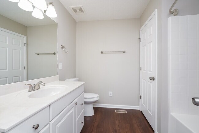 Building Photo - 524 Summit Way