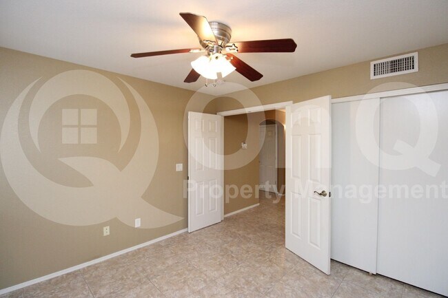 Building Photo - 5326 W Taro Ln