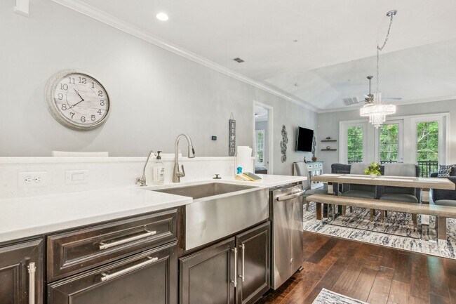 Building Photo - 95217 Summerwoods Cir