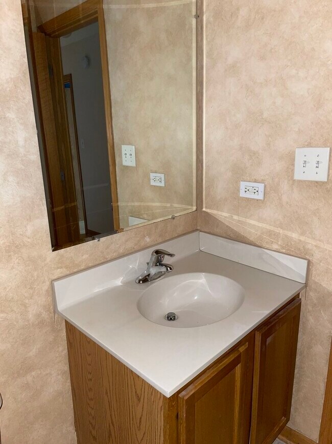 Building Photo - 10544 Brooks Ln