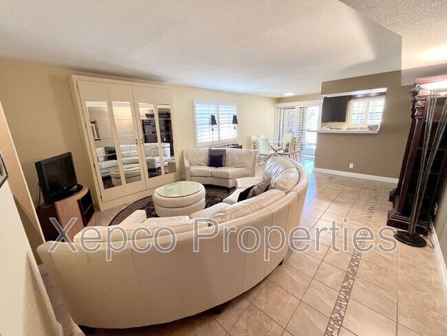 Building Photo - 5300 E Waverly Dr