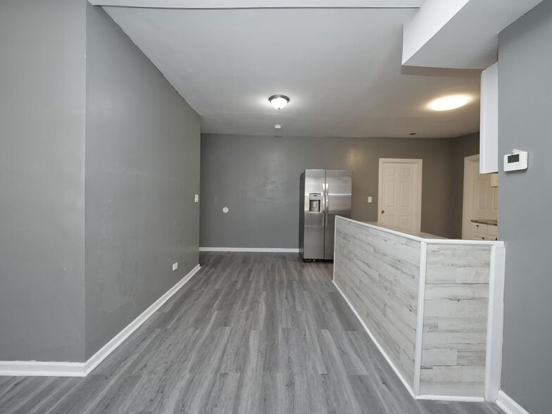 Building Photo - 346 N Laramie Ave