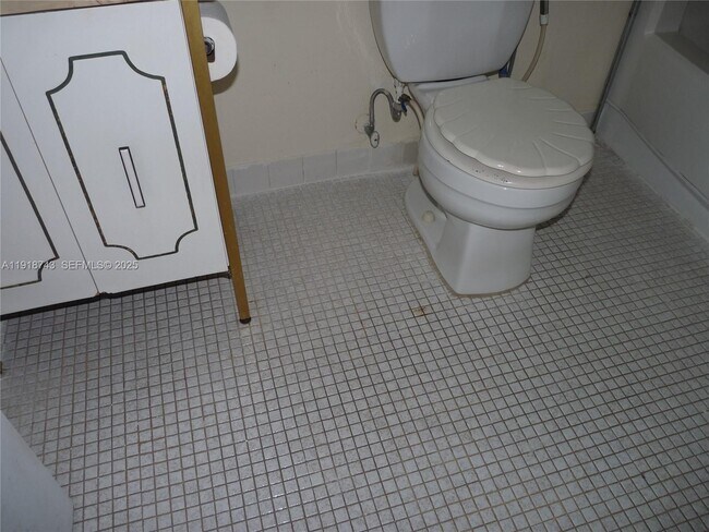 Building Photo - 14415 N Kendall Dr