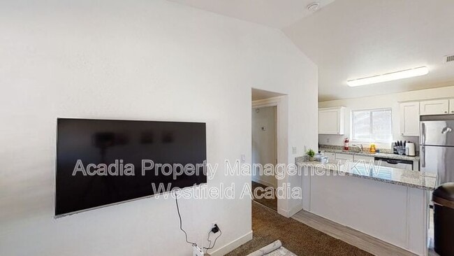 Building Photo - 561 N 10th Pl