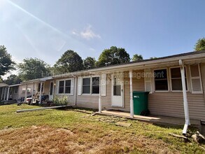 Building Photo - 2108 Woodbine Ave