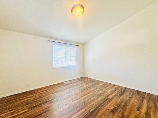 Building Photo - Desirable South East Boise Home for Rent -...