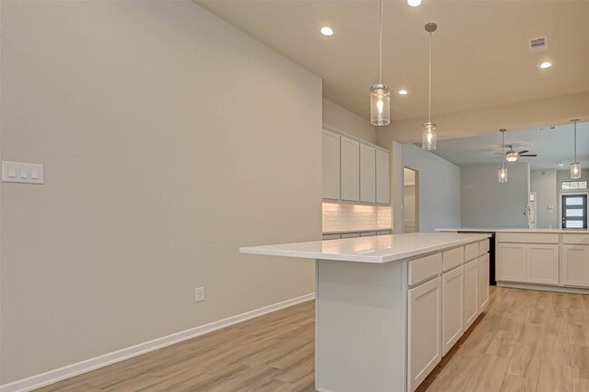 Building Photo - 348 Rise Ln