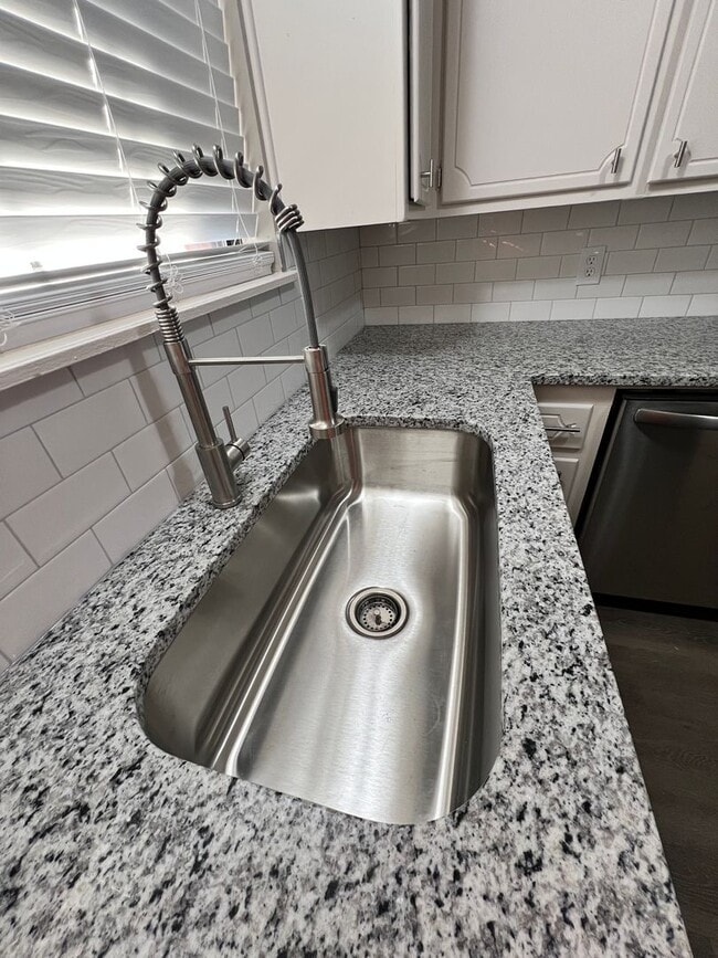 Building Photo - 134 NE Fullerton- Hot new listing!