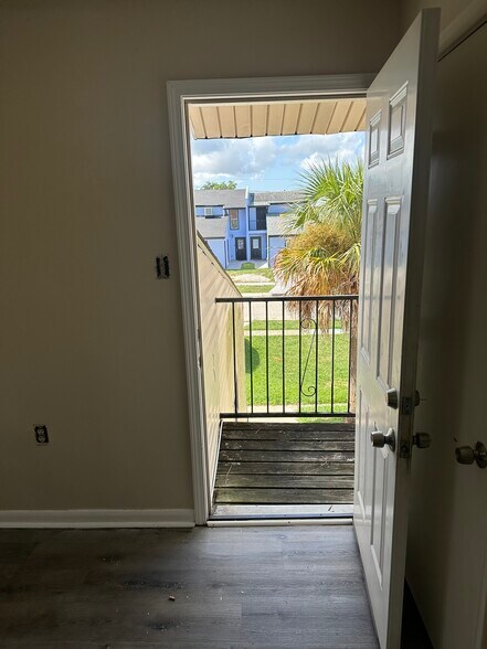 Building Photo - 3605 Jupiter Dr