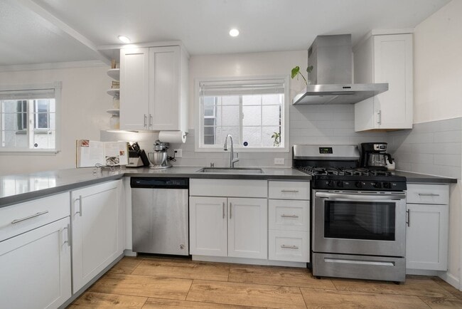 Building Photo - Charming Home In NE Richmond!