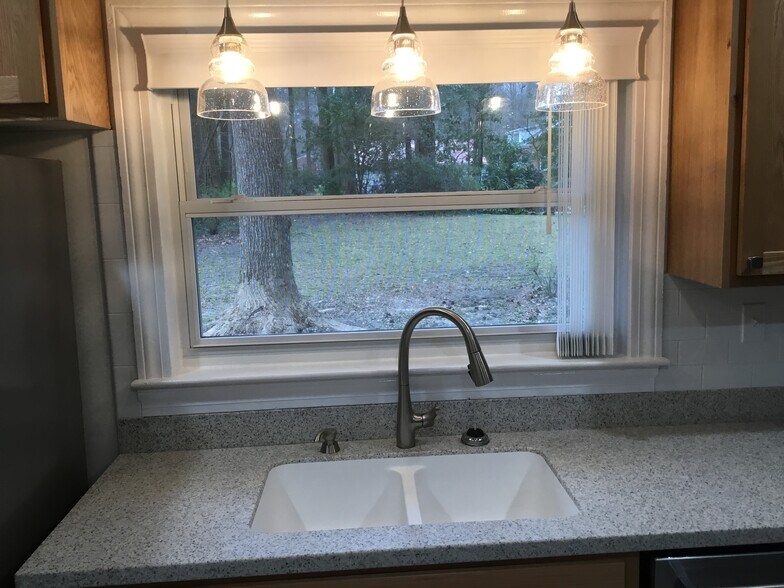 Built in kitchen sink - 312 Harvey Cir