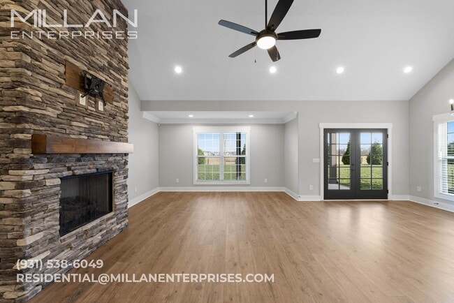 Building Photo - Elegant All-Brick Townhome in a Gated Community in Sango