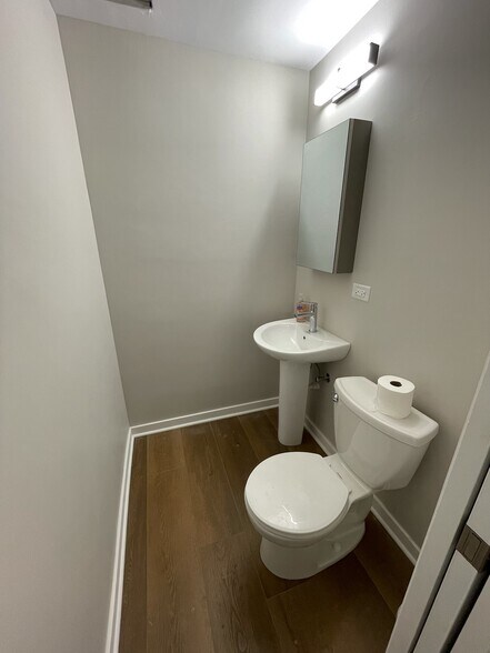 Building Photo - 7202 W Crain St