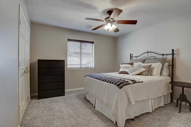 Building Photo - 9127 Morningstar Dr