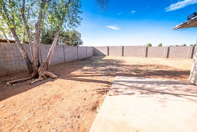 Building Photo - 3 Bedroom, 2 Bath Home, 1 Car Garage, Large Fenced Yard!