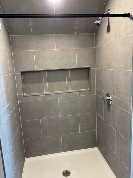 Building Photo - 82 Lyon Ave