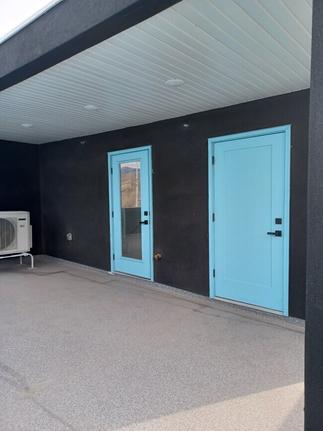 Building Photo - 815 W 100 S
