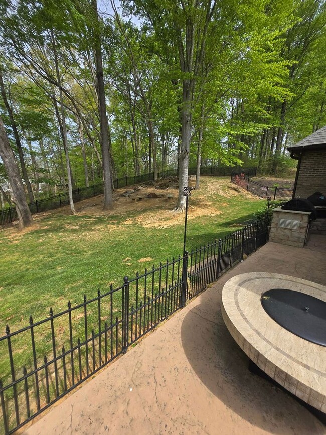 Building Photo - Luxury 4-Bedroom Home with Outdoor Oasis i...
