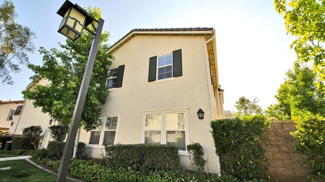 Building Photo - Spacious Brighton Community Townhome