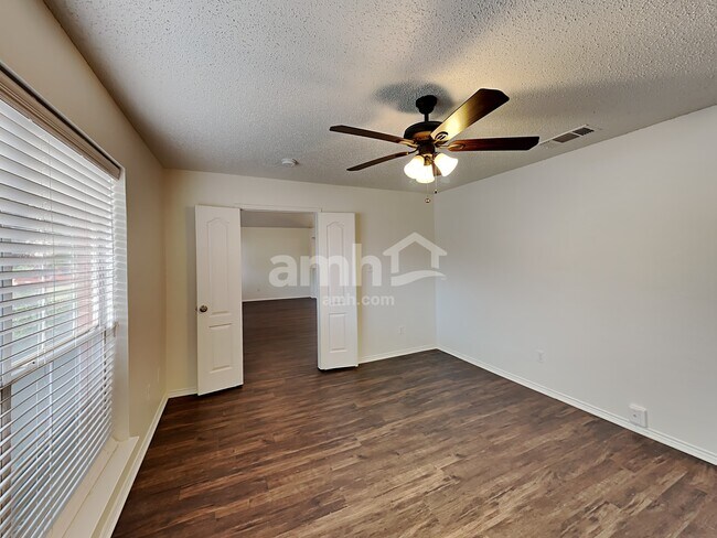 Building Photo - 736 Trees Dr