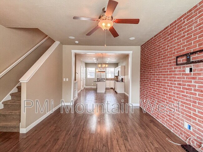 Building Photo - 420 N Main St