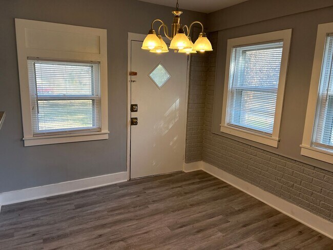 Building Photo - Comfortable 3 Bedroom Home in West Charlotte