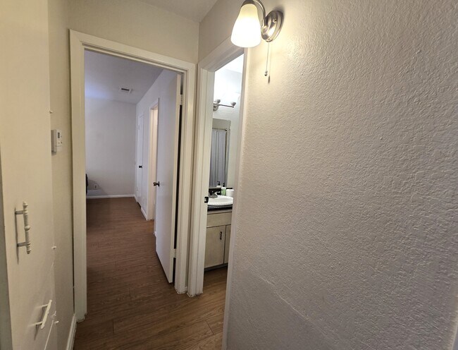 Building Photo - 2600 Penny Ln