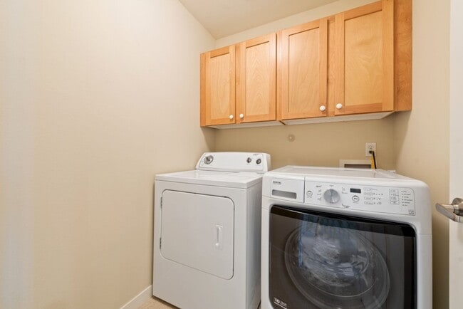 Building Photo - 3Bd/2.5Ba Kirkland Townhouse