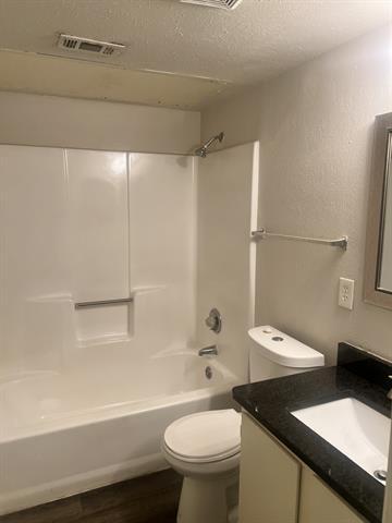 Building Photo - 532 Canary Ln