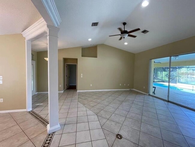 Building Photo - 494 Lake of the Woods Dr