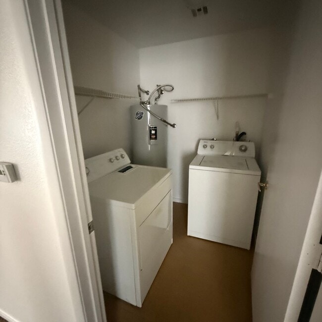 Building Photo - 2 bedroom/2 bathroom condo on the 1 st floor