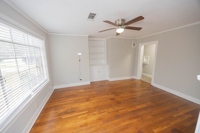 Building Photo - 2058 Woodley Rd