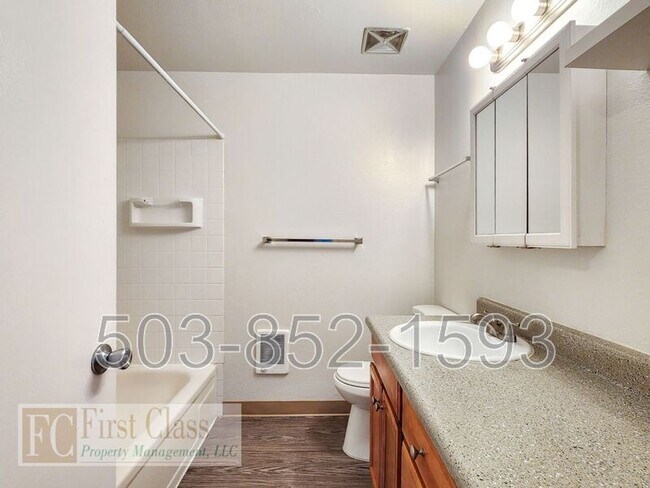 Building Photo - 3648 SW Beaverton Hillsdale Hwy