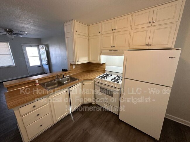 Building Photo - 1114 E Myrtle St