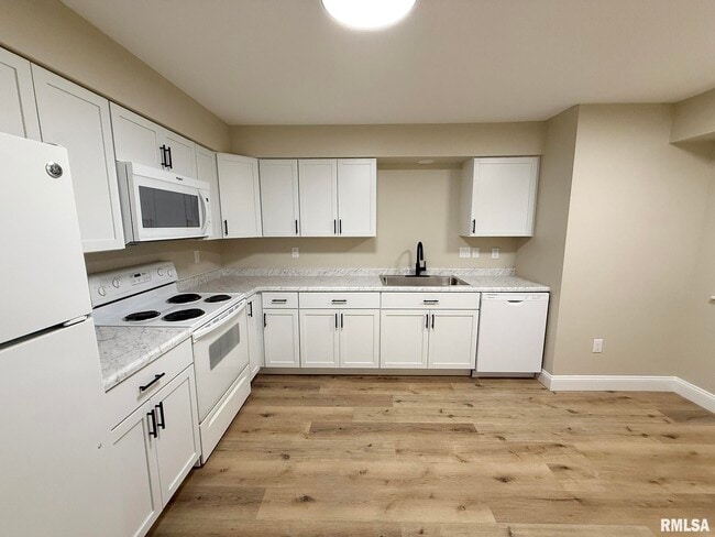 Building Photo - 3440 Villa Ridge