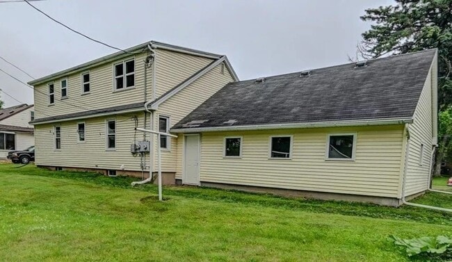 Building Photo - 410 Martin St
