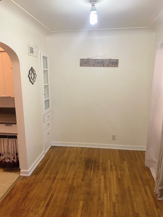 Building Photo - 707 N Adams St