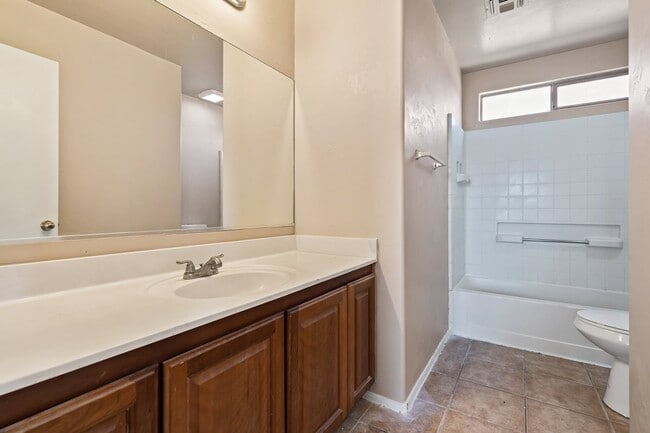 Building Photo - 6657 S Venetian Dr