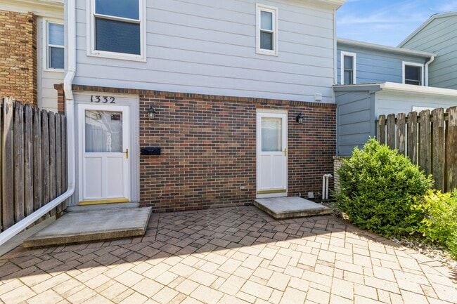 Building Photo - 1332 Truman Pl