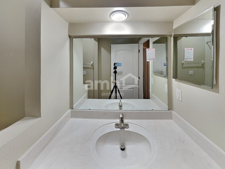Building Photo - 461 Misty Oaks Run