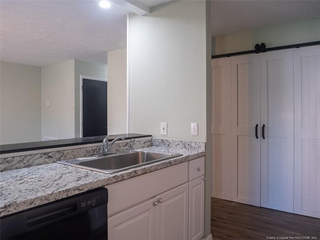 Building Photo - 667 Bartons Landing Pl