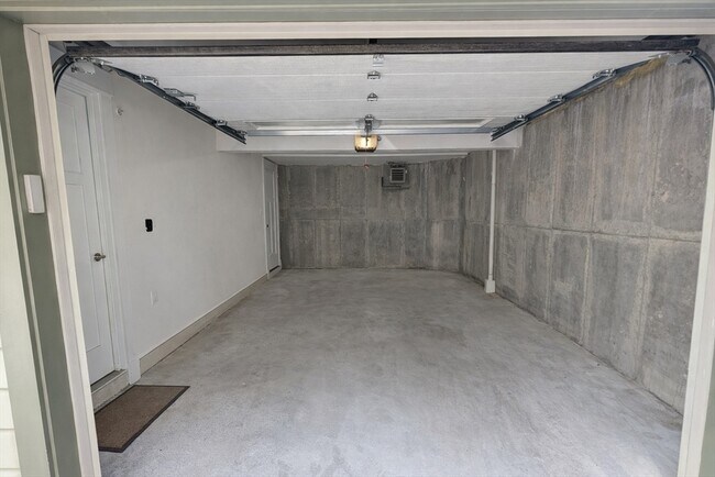 Building Photo - 27 Marcella St