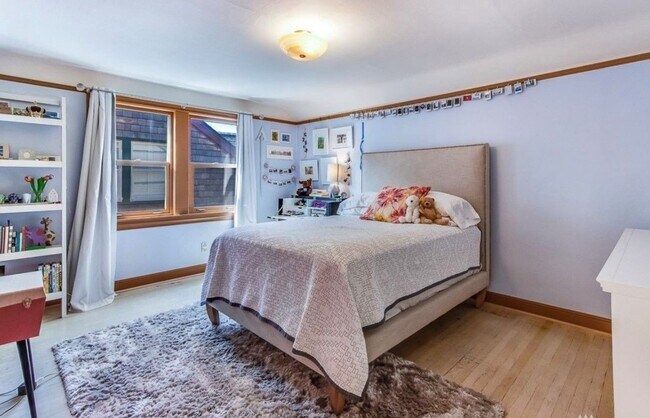 Building Photo - Stunning 3bed/3.5bath Brick Home in Ballard!