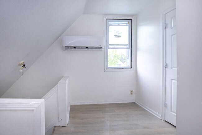 Building Photo - 2119 Lewis Dr