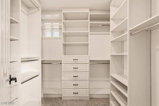 Building Photo - 8570 Country Home Cir