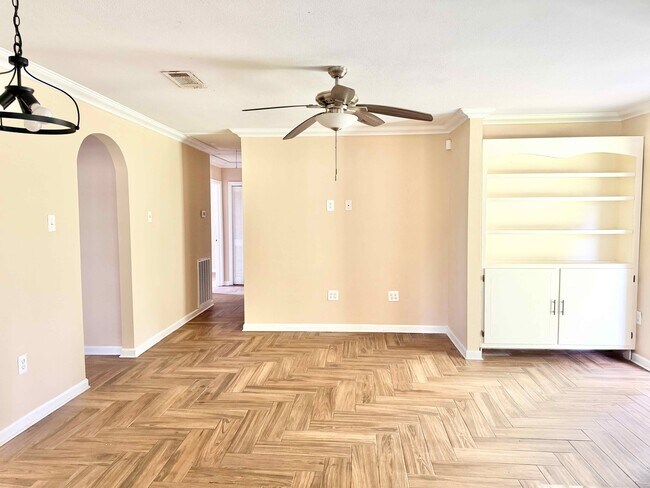 Building Photo - 2056 Vickers Dr